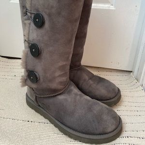 Ugg Australia Gray Bailey Button Triplet Boots Suede Size 8